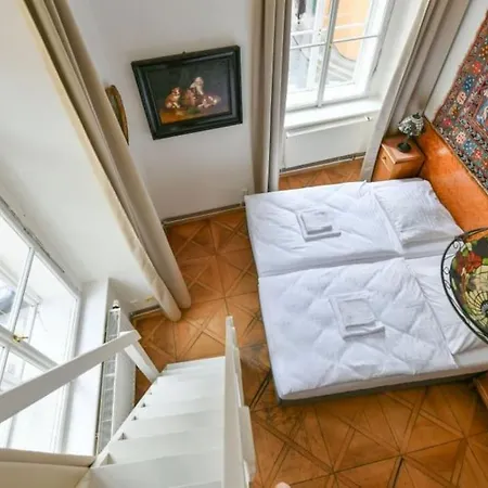 5 Single Confortable Beds At Charles Bridge * Прага